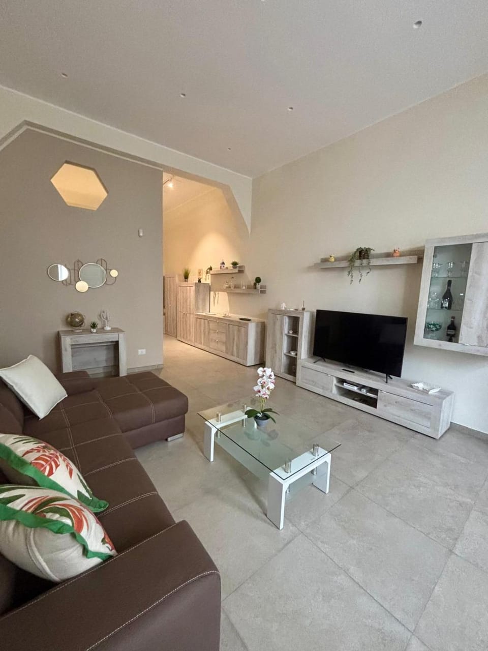 TV and multimedia, Seating area, Evening entertainment
