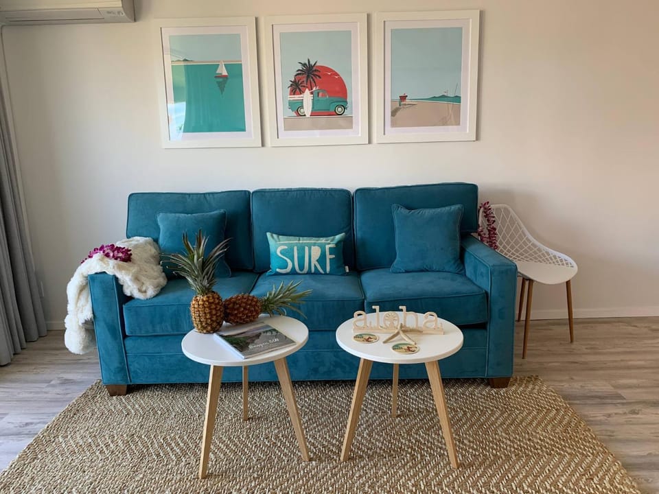 Bed, Living room, Seating area