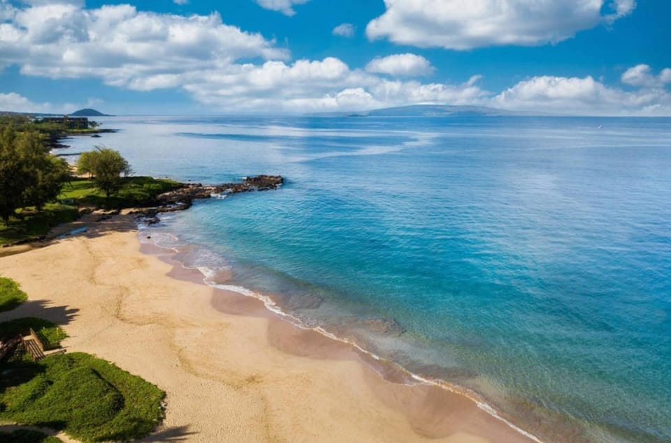 Nearby landmark, Off site, Natural landscape, Beach