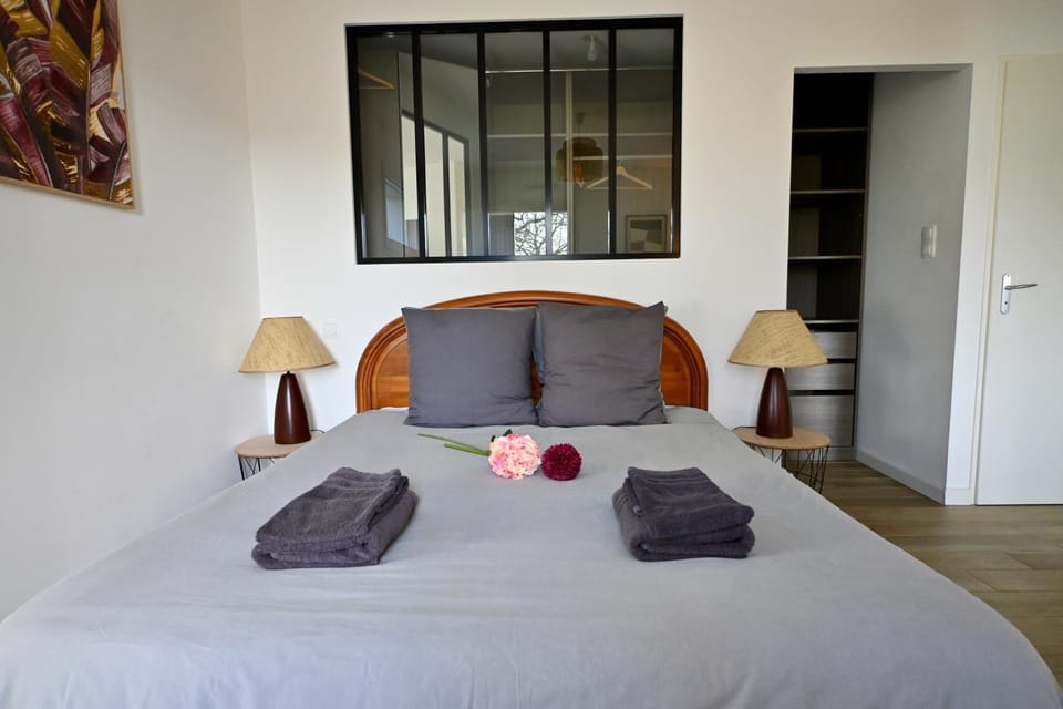 Bed, Photo of the whole room, Bedroom, towels, wardrobe