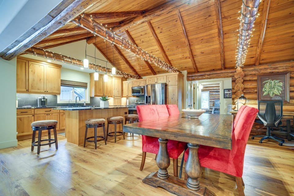 Contemporary Log Cabin Near Cle Elum Lake! Cabin in Cle Elum Lake