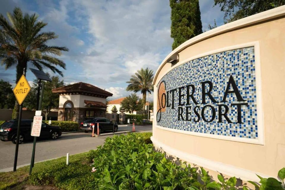 Fabulous 5 BR with pool Solterra Resort House in Polk County