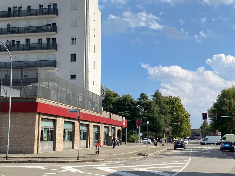 Property building, Neighbourhood, Location