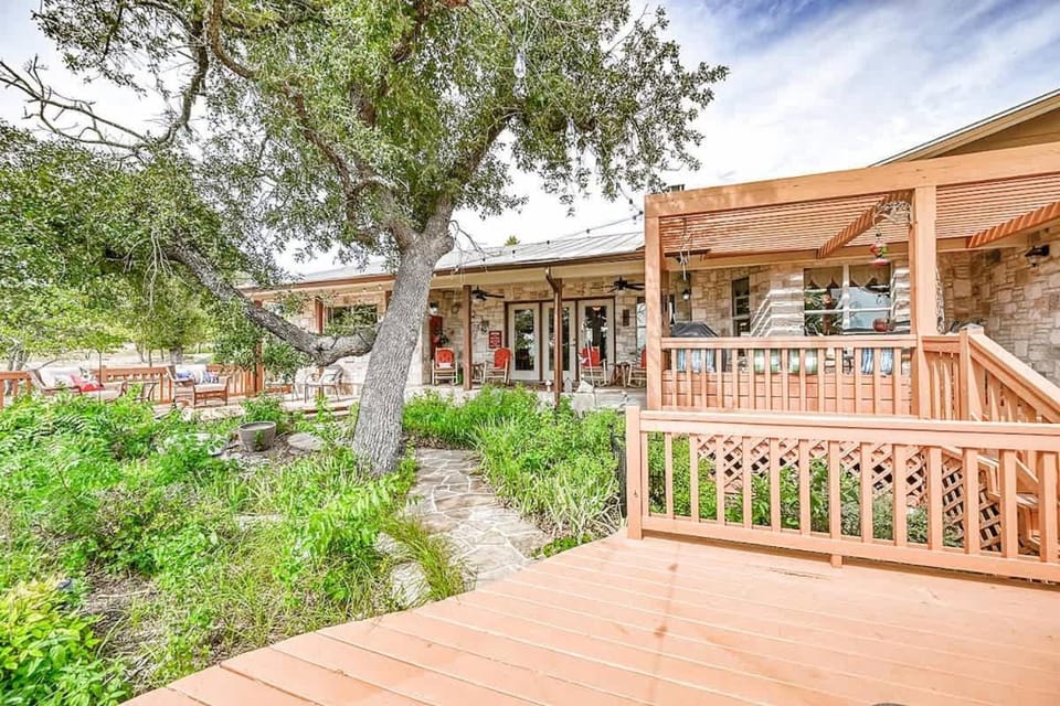 Property building, Patio, Day