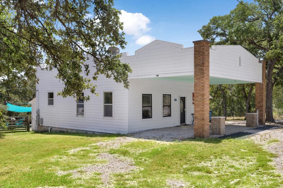 Property building, Day
