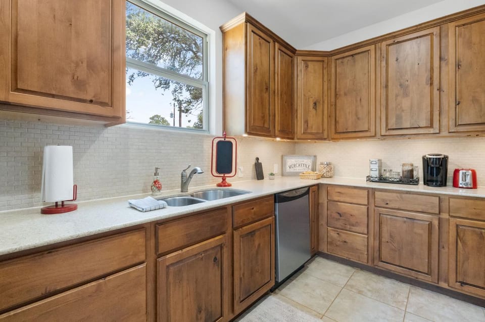 Kitchen or kitchenette, kitchen
