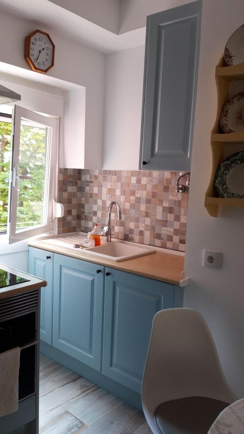 Kitchen or kitchenette
