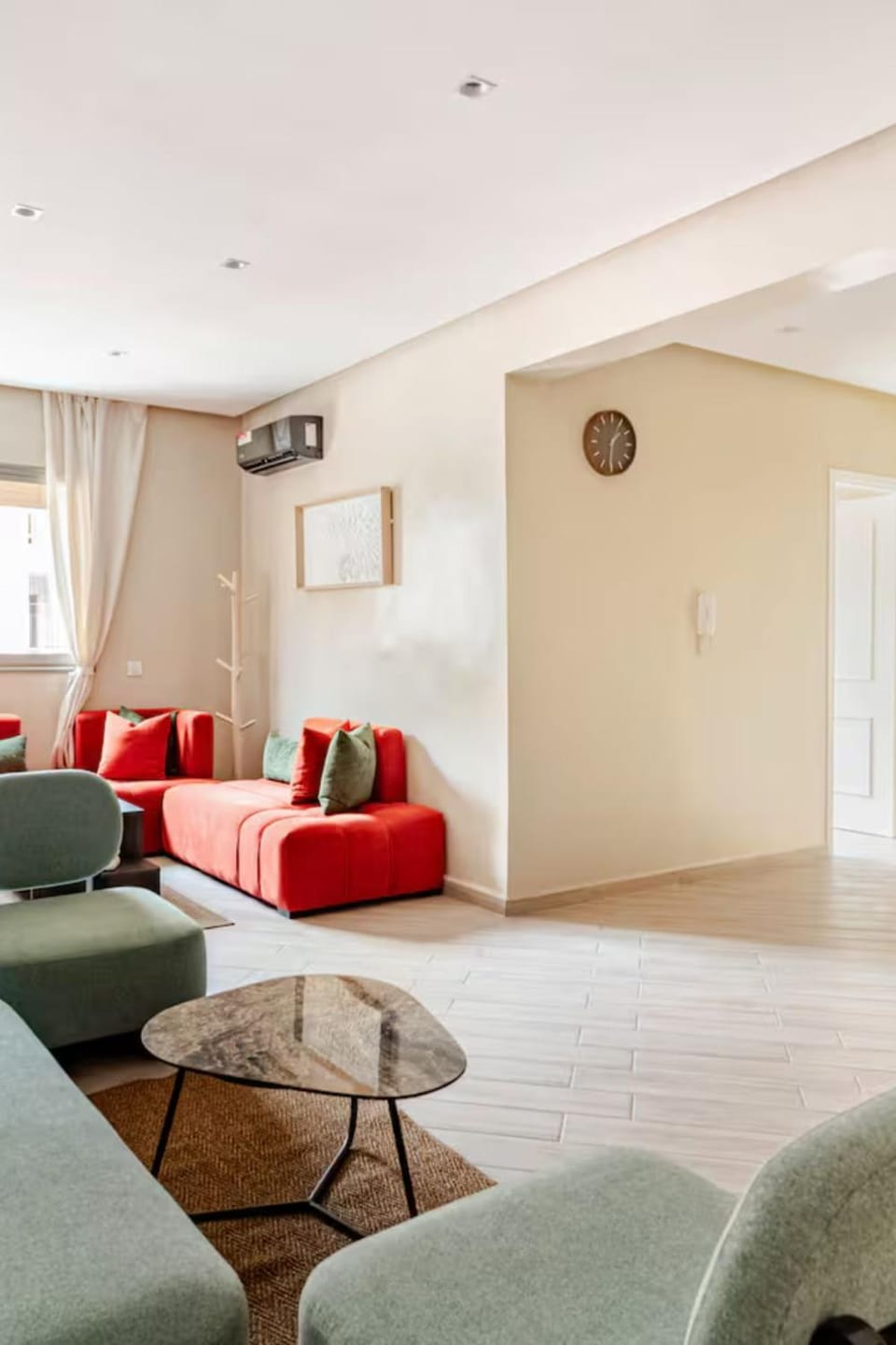 TV and multimedia, Living room, Seating area, air conditioner