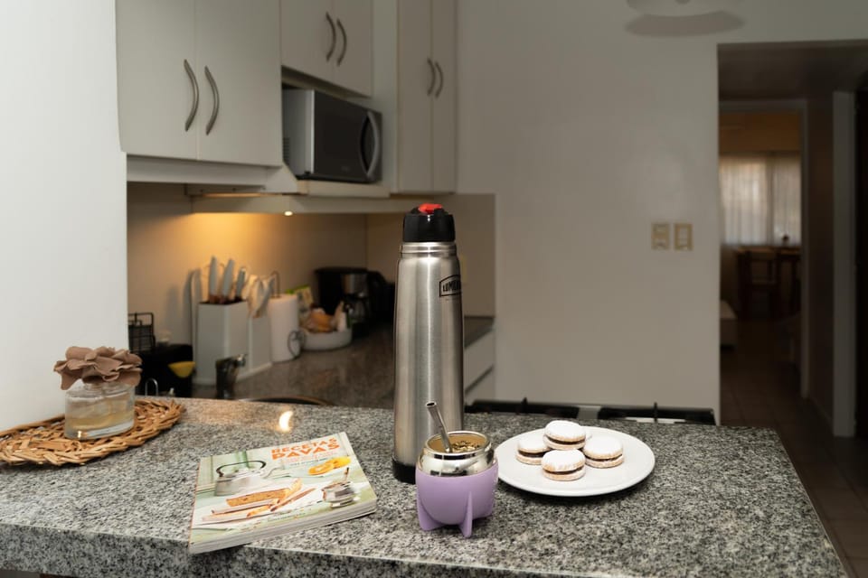 Coffee/tea facilities, Kitchen or kitchenette, stove, toaster