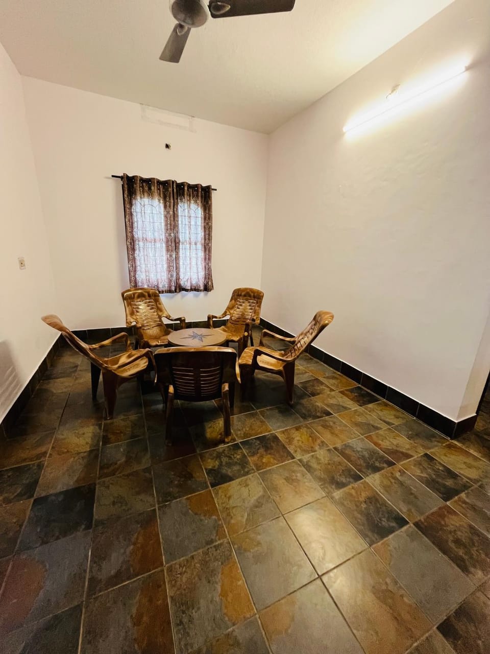Living room, Seating area, Dining area, Breakfast