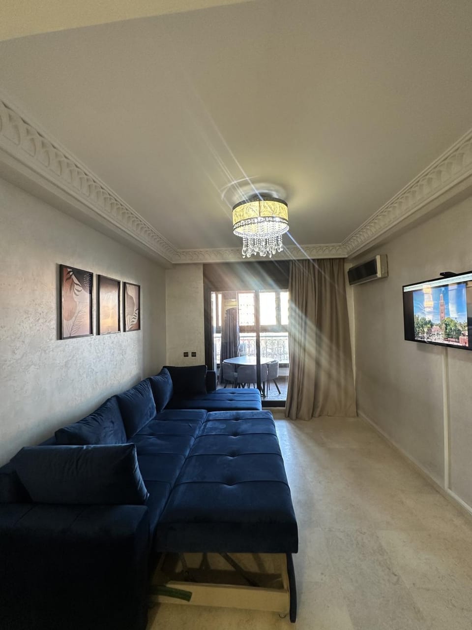 Living room, Photo of the whole room