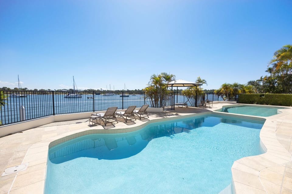Swimming pool, Swimming pool