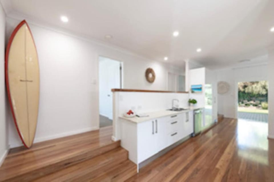 Drift by the Bay | 3BR Near Beach, Sauna & SUPs House in Swansea