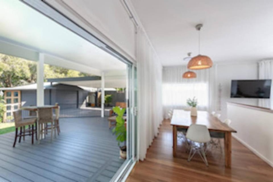 Drift by the Bay | 3BR Near Beach, Sauna & SUPs House in Swansea
