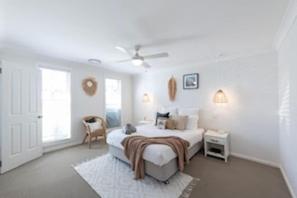 Drift by the Bay | 3BR Near Beach, Sauna & SUPs House in Swansea