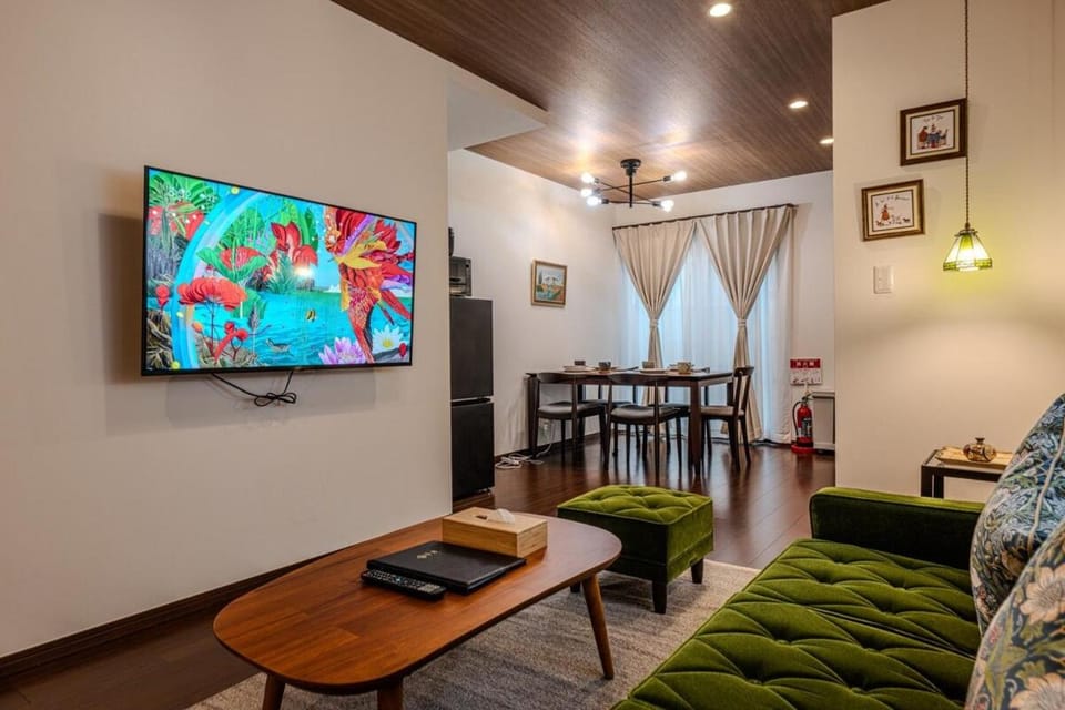 Communal lounge/ TV room, TV and multimedia, Living room, Seating area, Dining area