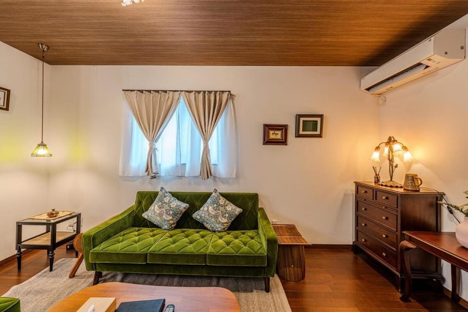 Living room, Seating area, air conditioner