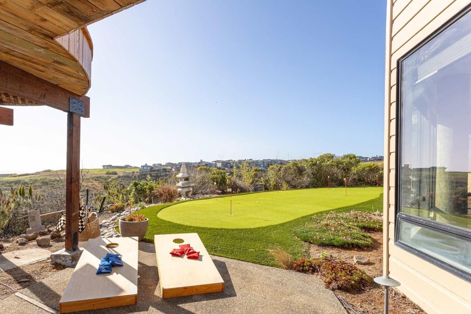 Expansive Ocean-View Retreat with Home Theatre & Spa House in Bodega Bay