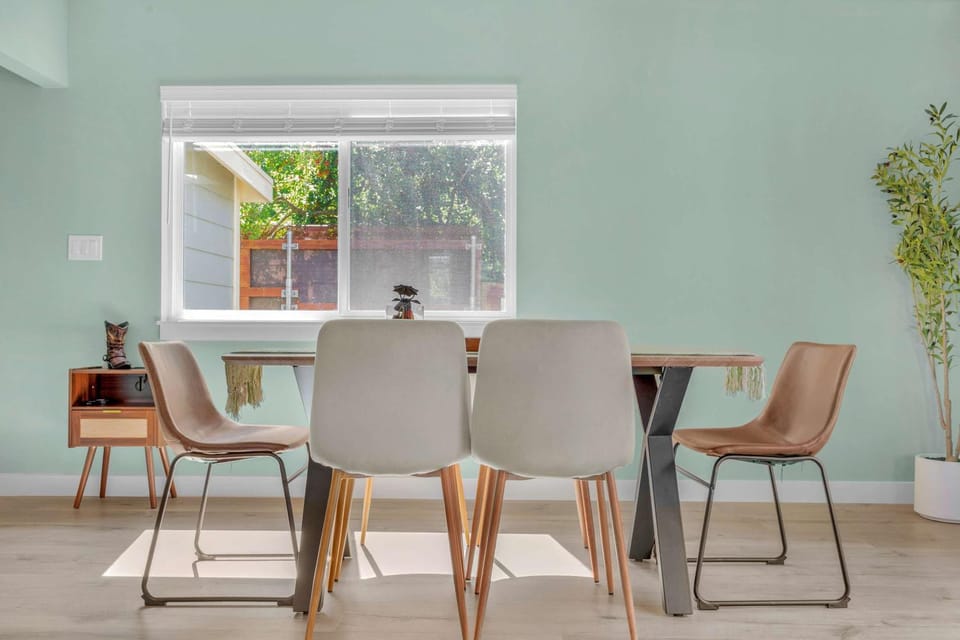 Modern Country Home Near Downtown & Bike Trail House in Santa Rosa