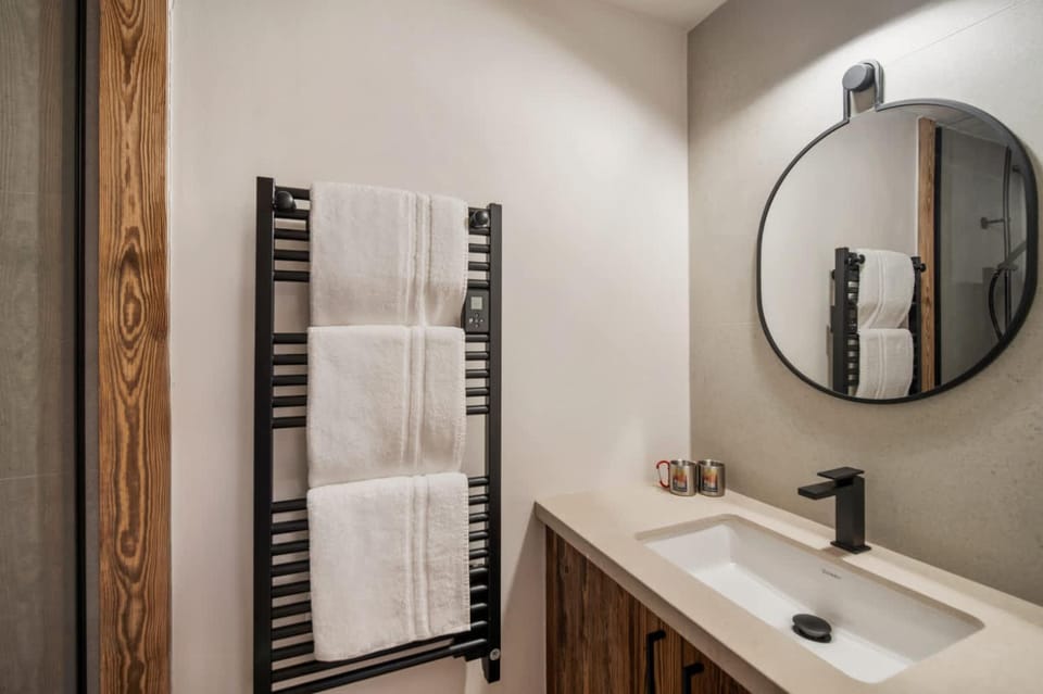 Shower, Bathroom, towels