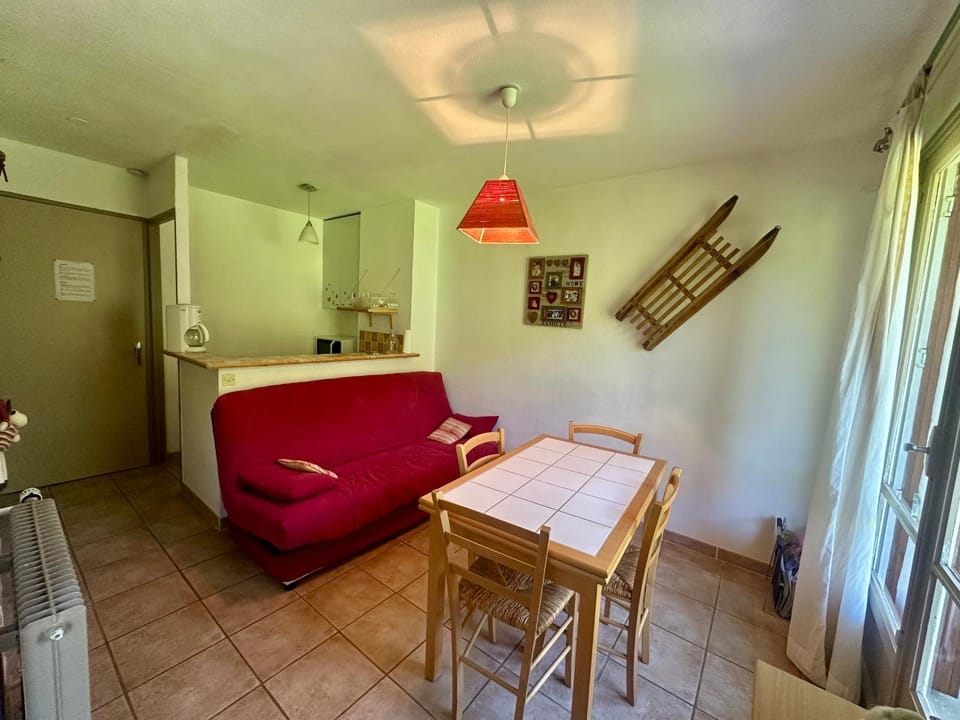 Studio cabine pour 4, proche pistes avec parking - FR-1-758-42 Cabin in Catalonia