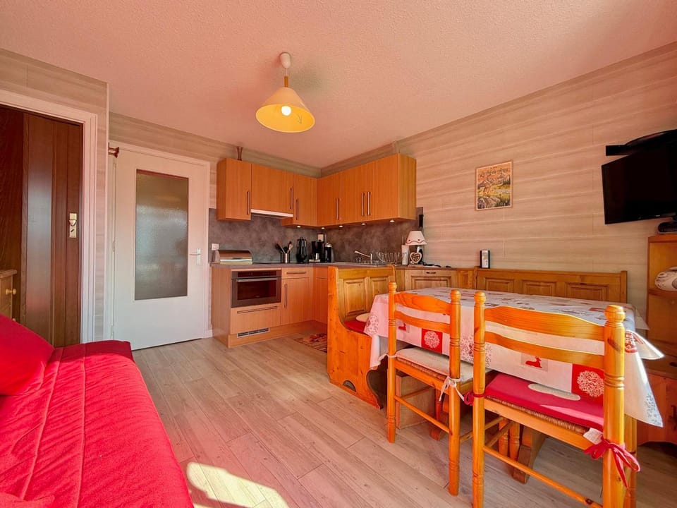 Studio lumineux avec balcon Sud, 4 pers - FR-1-505-236 Apartment in Notre-Dame-de-Bellecombe