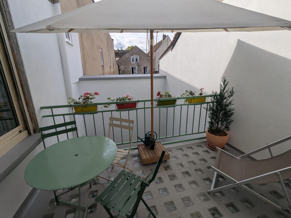 Appartement lumineux au cœur de Montargis avec vue sur le canal - FR-1-590-585 Apartment in Centre-Val de Loire