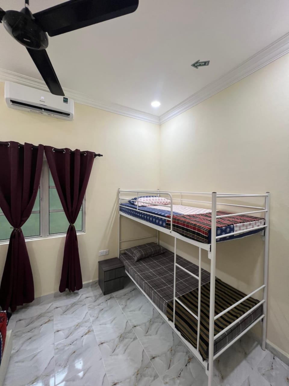 Bedroom, air conditioner