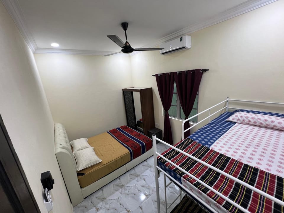 Bed, Photo of the whole room, Bedroom, air conditioner