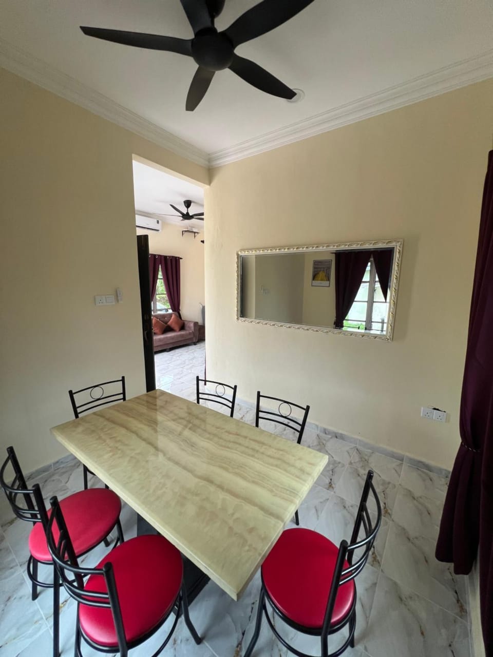 Seating area, Dining area