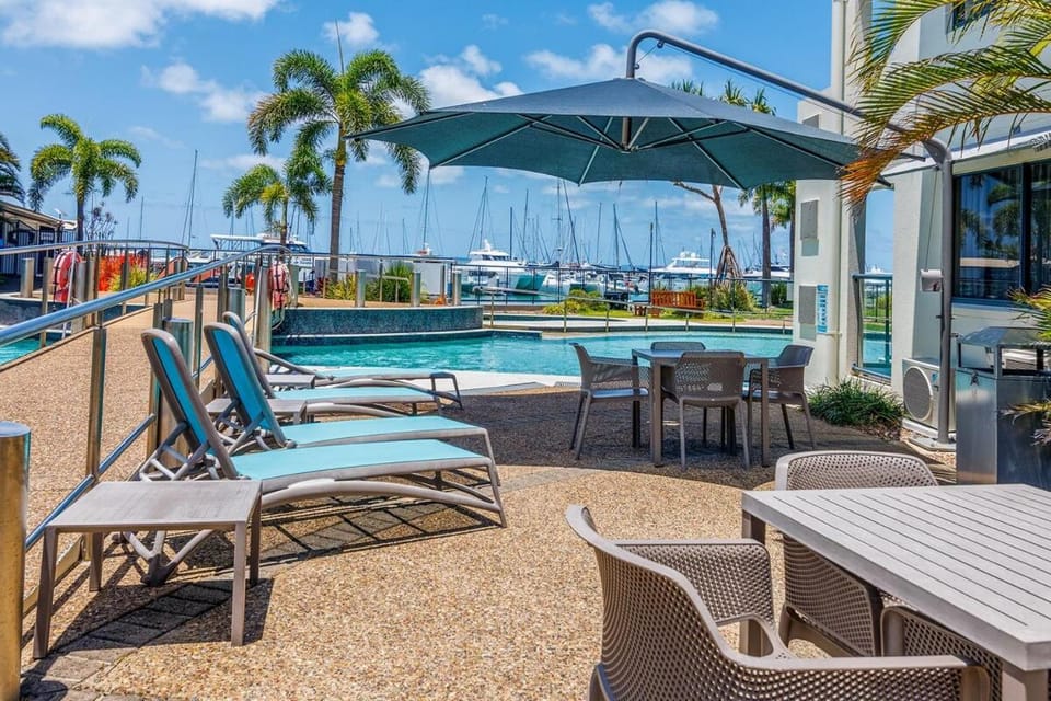 Pool view, Swimming pool, sunbed