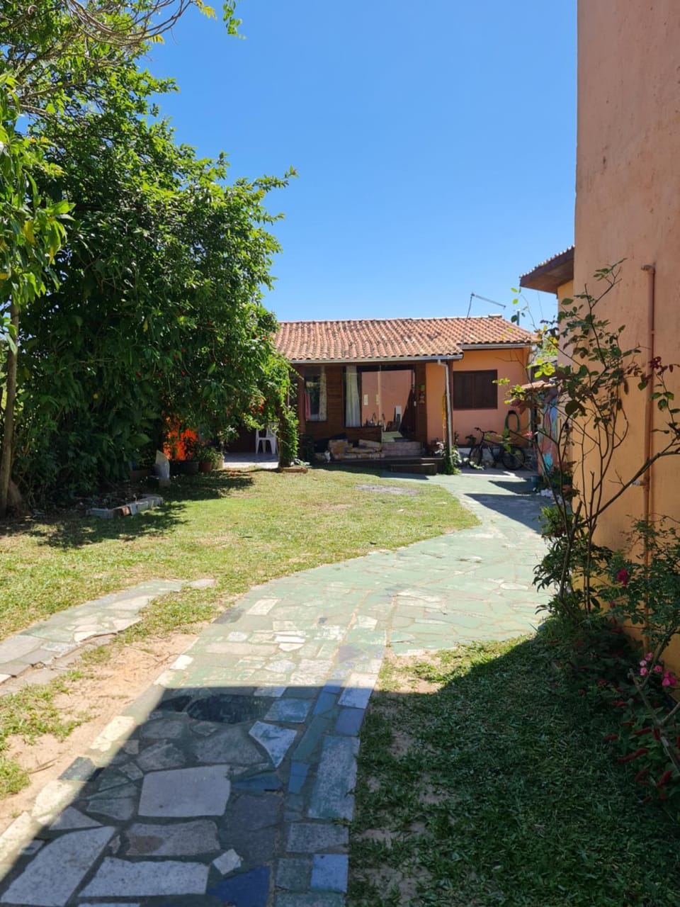 Property building, Day, Neighbourhood, Garden, Garden view, Street view