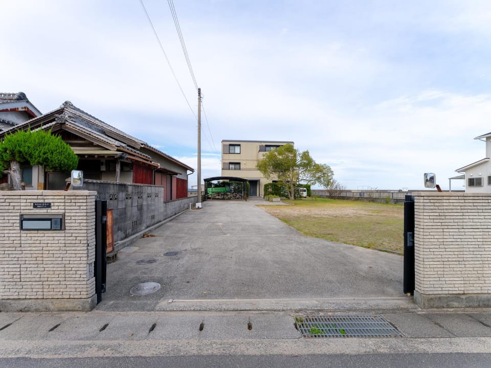 Property building, Day, Neighbourhood