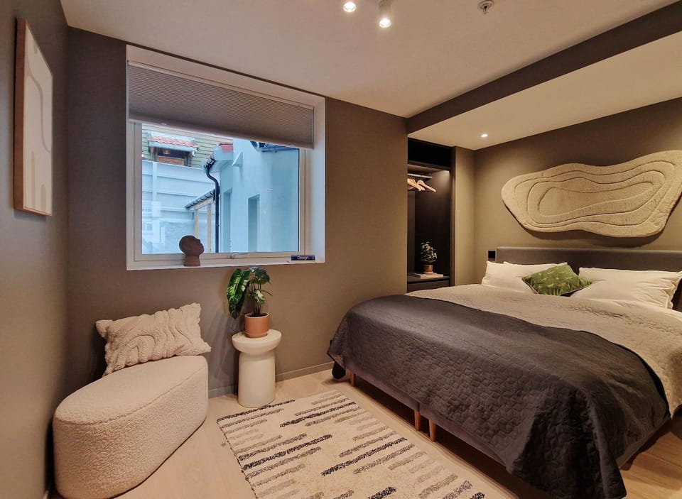 Brand New & High-End 3 Bedrooms 2 Bathrooms Central Apartment House in Bergen