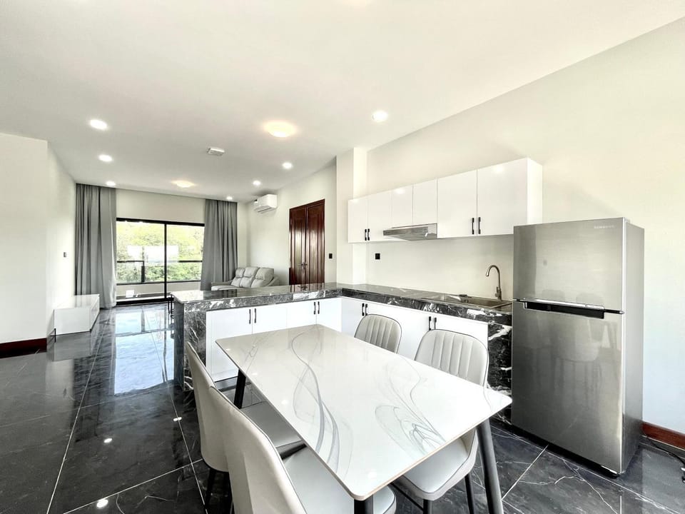 Kitchen or kitchenette, Seating area, stove