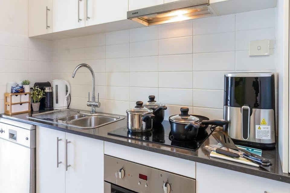 1-Bedroom Resort Apartment with Pool Views Apartment in Hervey Bay