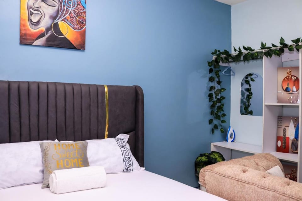 Bed, Decorative detail, Bedroom