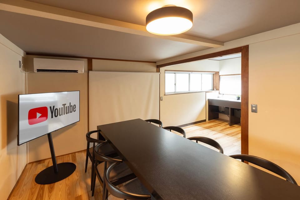 TV and multimedia, Kitchen or kitchenette, Dining area, air conditioner