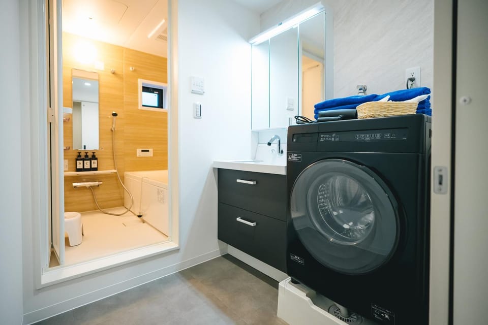 Shower, Bathroom, Bath, towels, washing machine, dryer