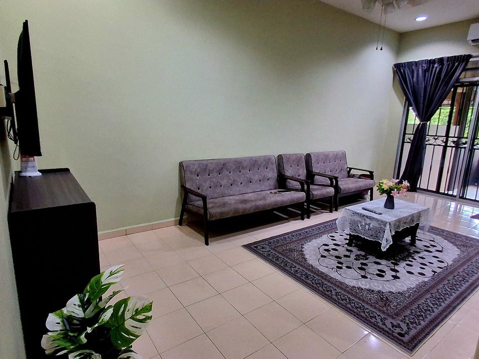 Homestay Kuala Berang Bonda Full Aircond Wifi & Netflix House in Terengganu, Malaysia