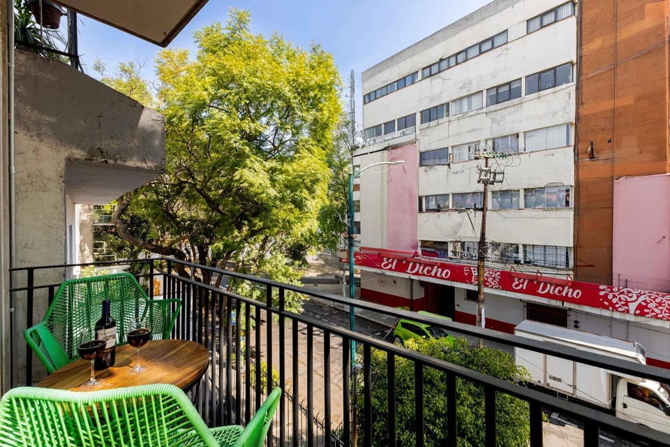 Capitalia Bright balcony Bike & Leafy Views House in Mexico City