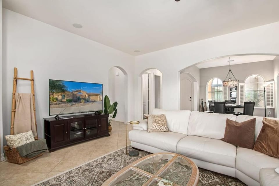 Luxurious villa with pool and spa House in Goodyear