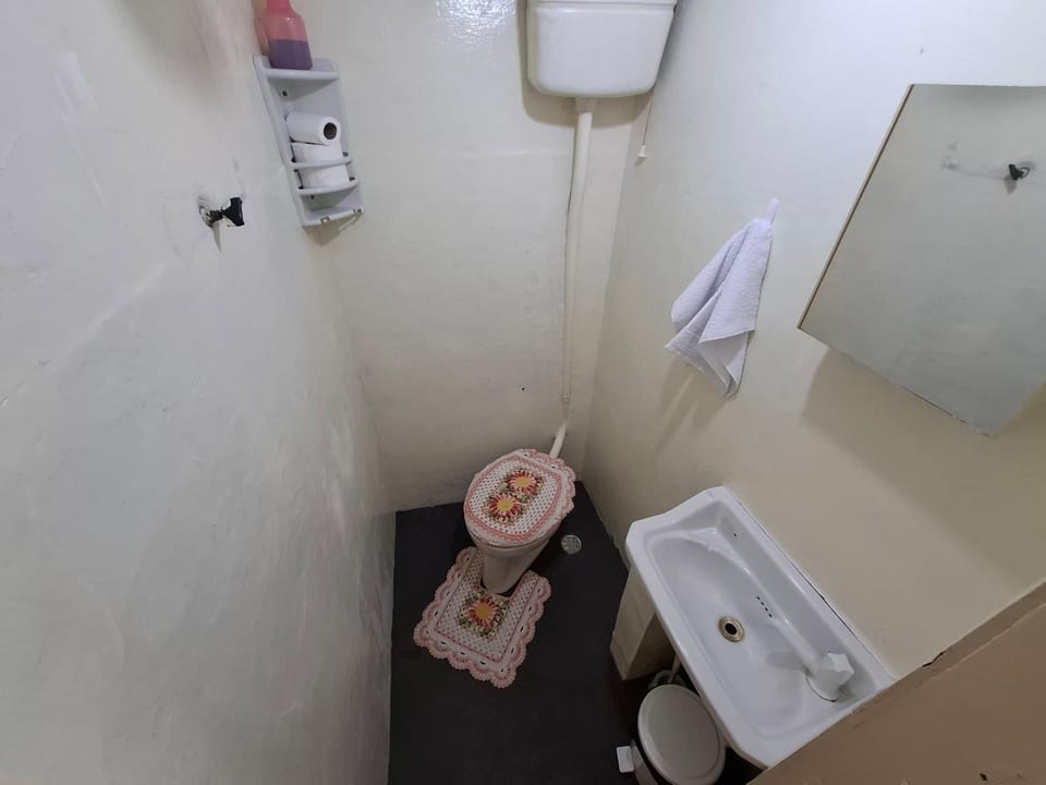 Toilet, Bathroom, towels