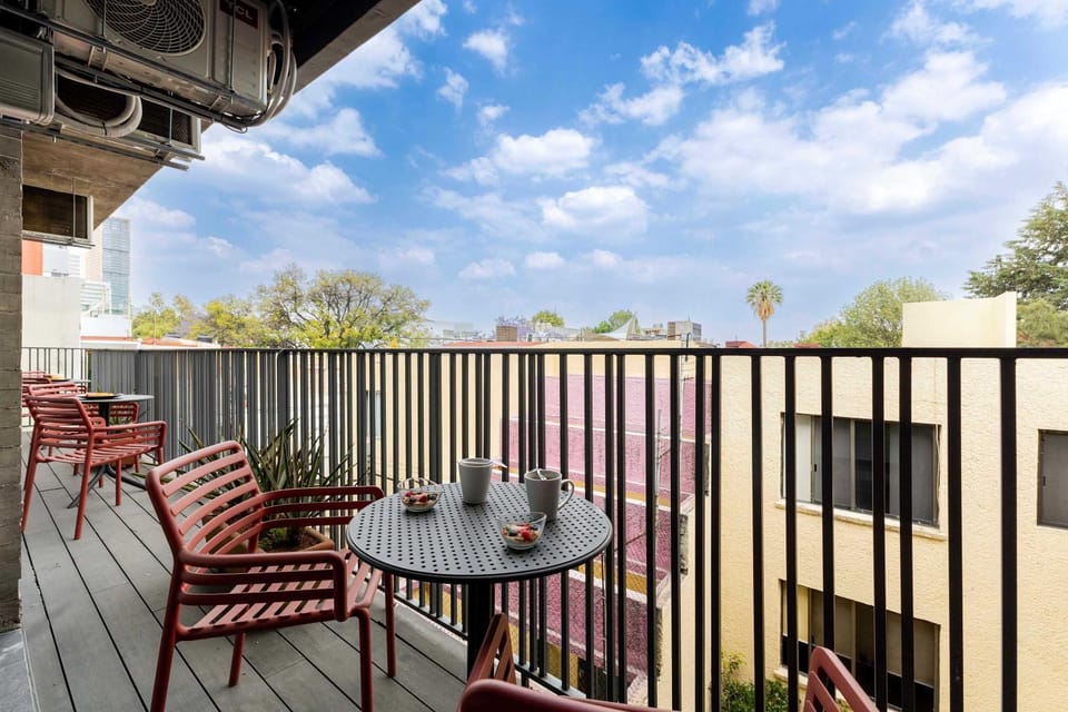 Capitalia Luxe 3BR w balcony Near to Masaryk Apartment in Mexico City