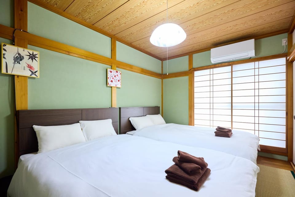 Bed, Bedroom, air conditioner, air conditioner