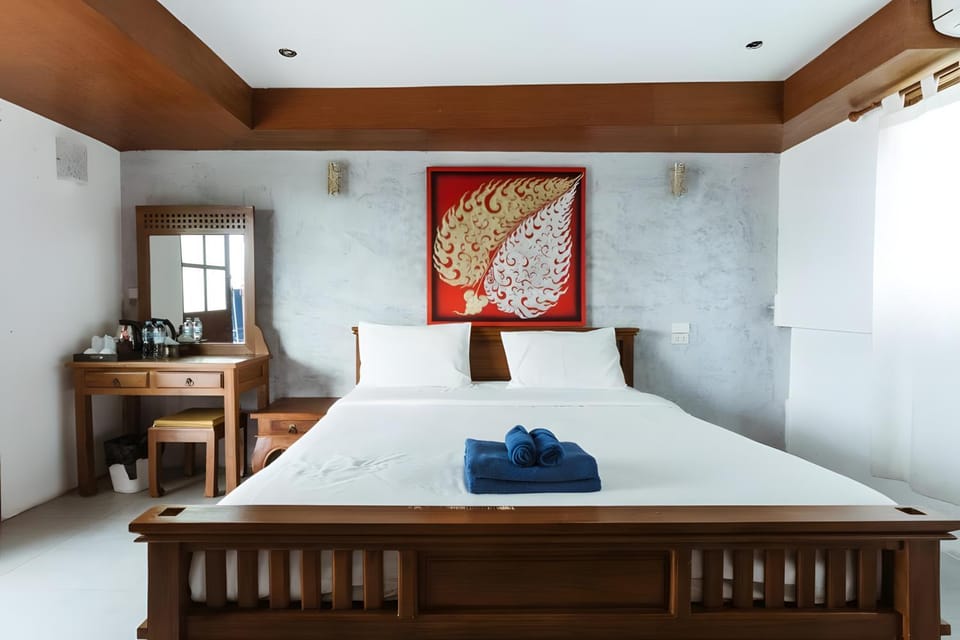 Bed, Photo of the whole room, Bedroom, towels