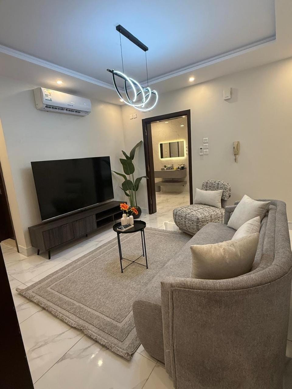 Communal lounge/ TV room, TV and multimedia, Living room, Seating area, Evening entertainment