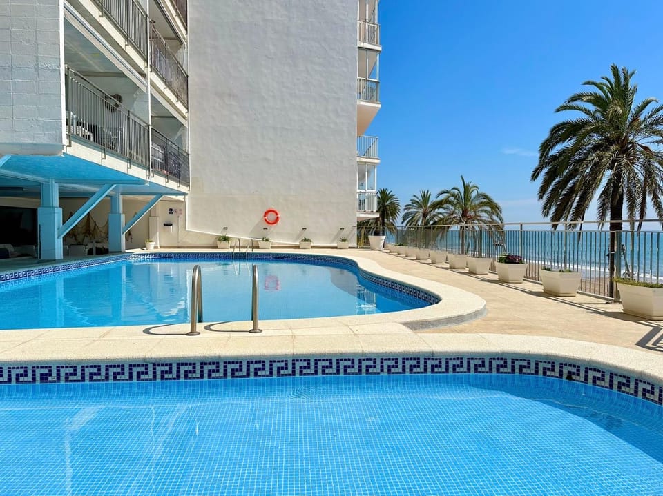 Beach, Swimming pool
