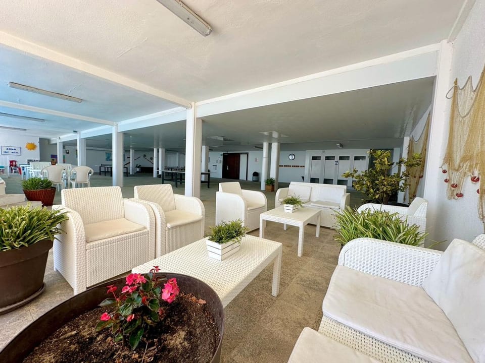 Shower, Game Room, Kids's club, Swimming pool, Public Bath