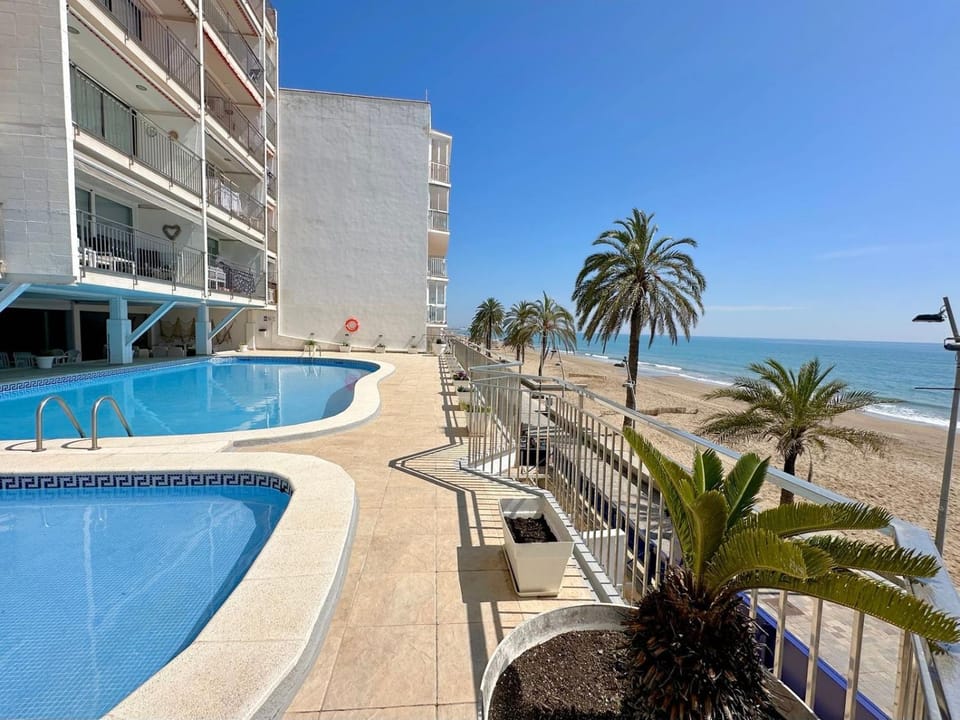 Balcony/Terrace, Beach, Swimming pool
